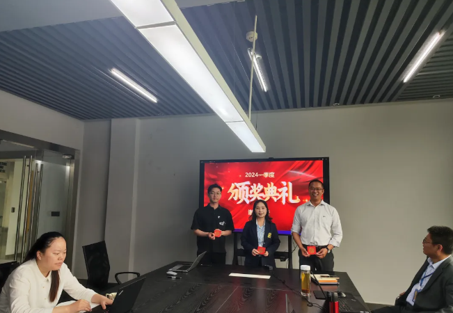 J9集团风管销售中心员工一季度颁奖